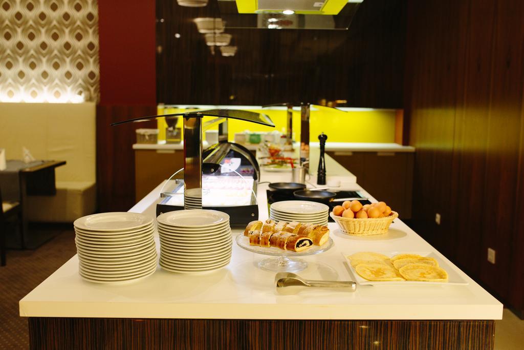 Impiq Hotel Trnava Exterior photo